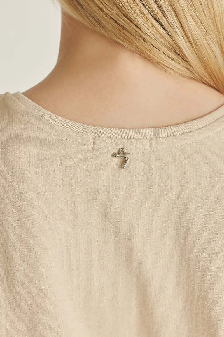 Remera sin mangas con estampado de leopardo y detalles brillantes de Tucci en Remeras para argentina