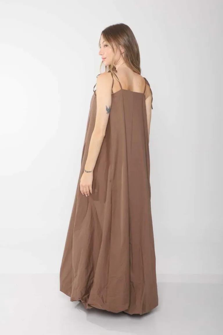 Vestido de estilo balón en poplin con bolsillos y tirantes ajustables de Belle en Vestidos para argentina