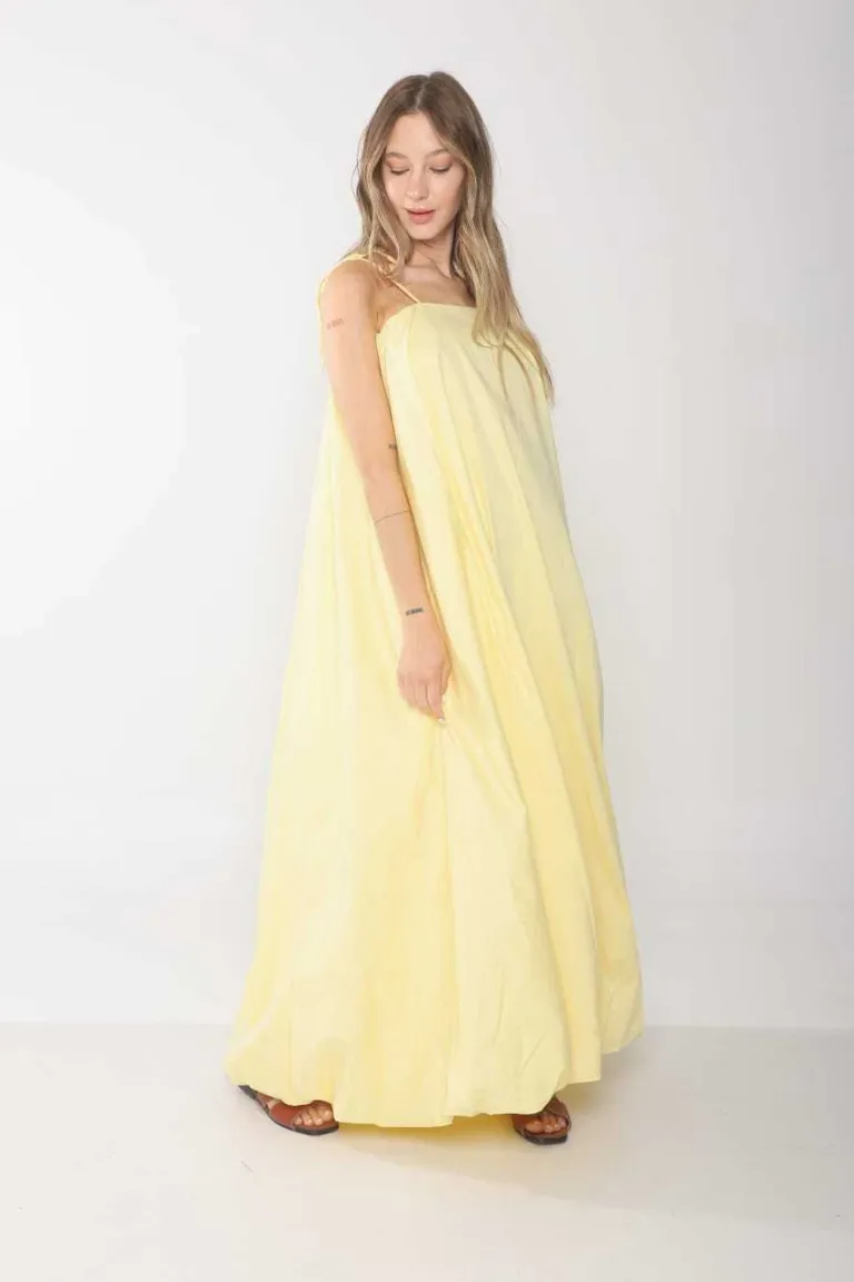 Vestido de estilo balón en poplin con bolsillos y tirantes ajustables de Belle en Vestidos para argentina