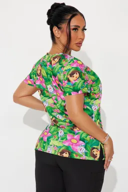Top uniforme dora exploradora de Fashion Nova en Remeras para argentina