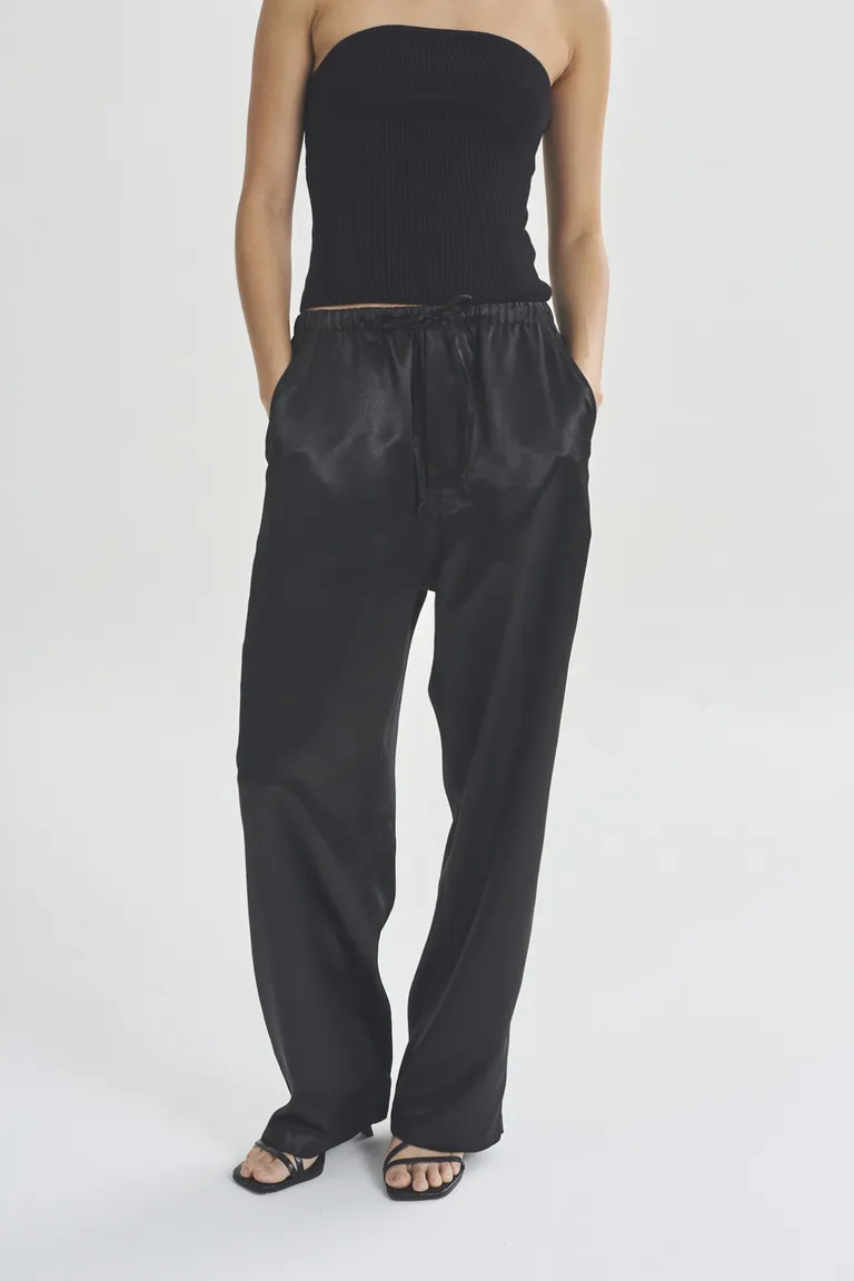 Pantalón aretha negro - Prenda versátil y de moda para el armario femenino de Akiabara en Pantalones para argentina