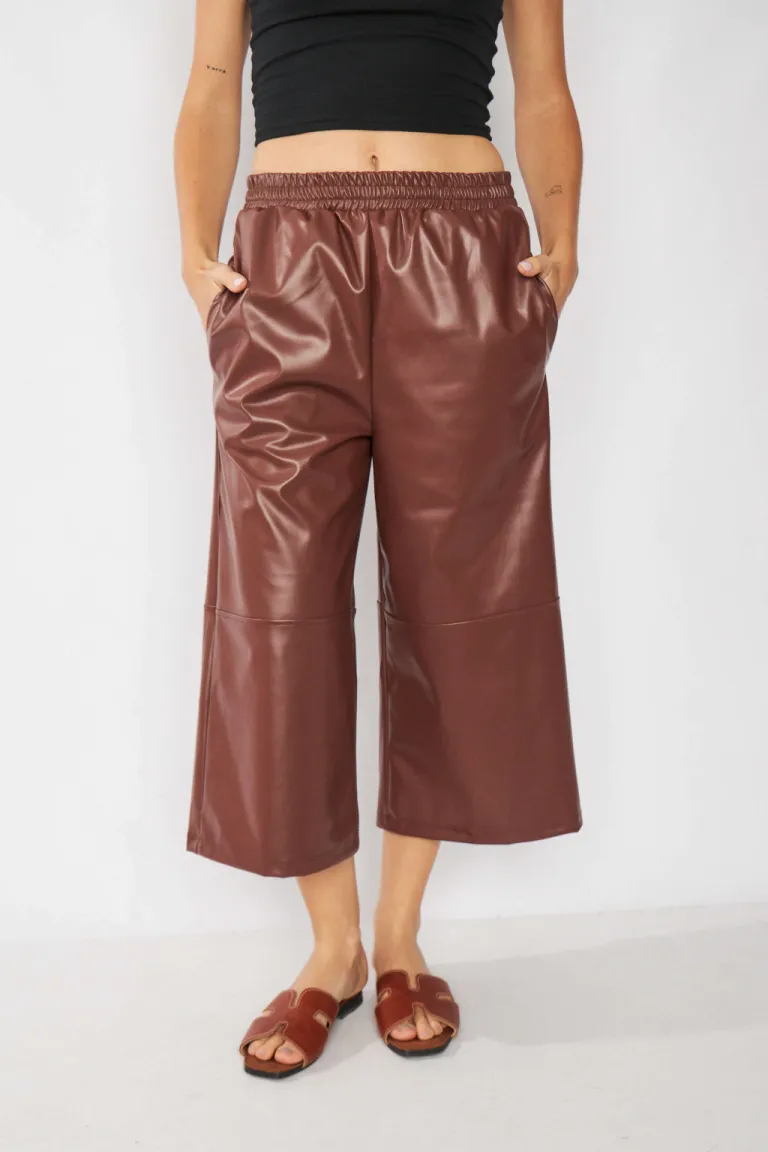 Pantalón cuerina capri con cintura elástica para mujer de Belle en Pantalones para argentina