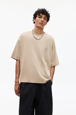Remera bordado naturaleza de Pull&Bear en Remeras y Polos para argentina