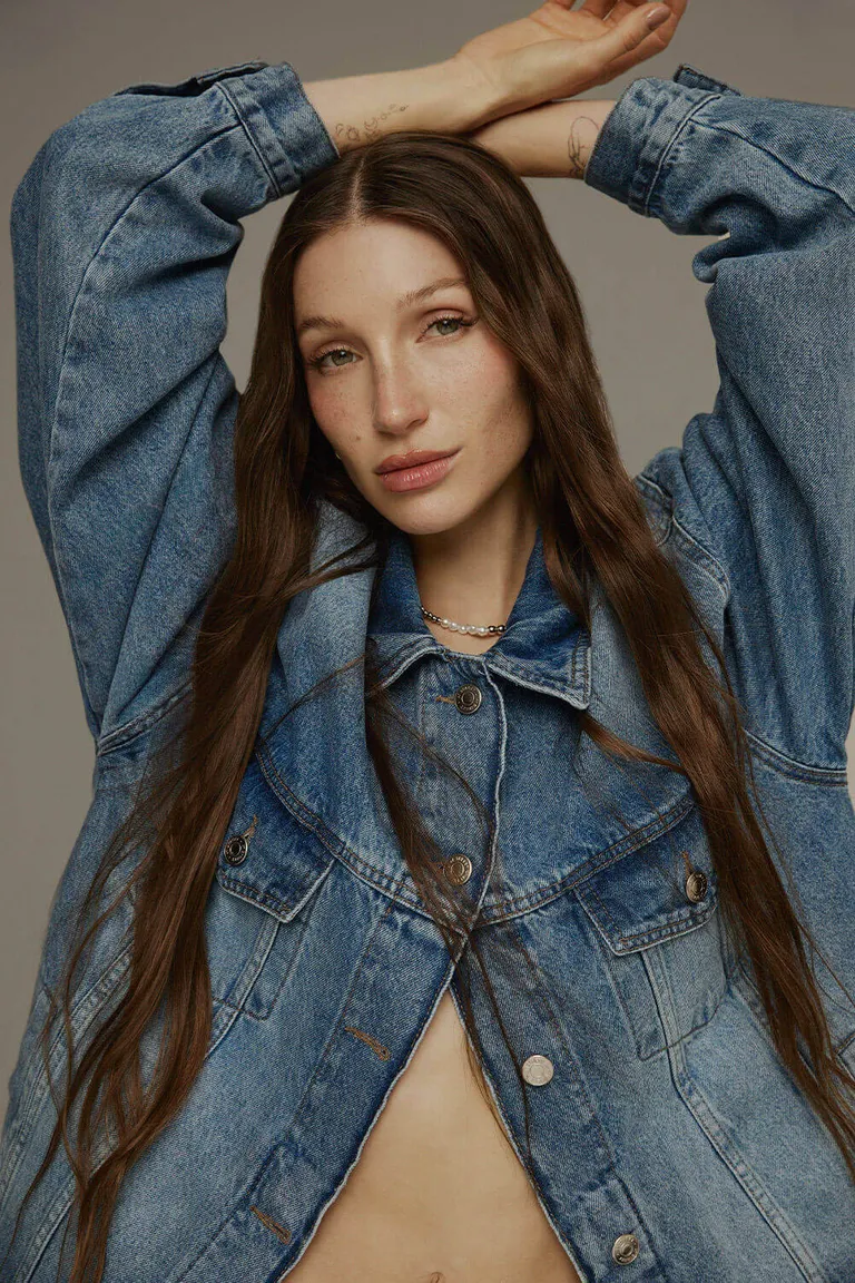 Campera de jean oversize con botones metálicos para un look casual y versátil de 47 Street en Chaquetas para argentina