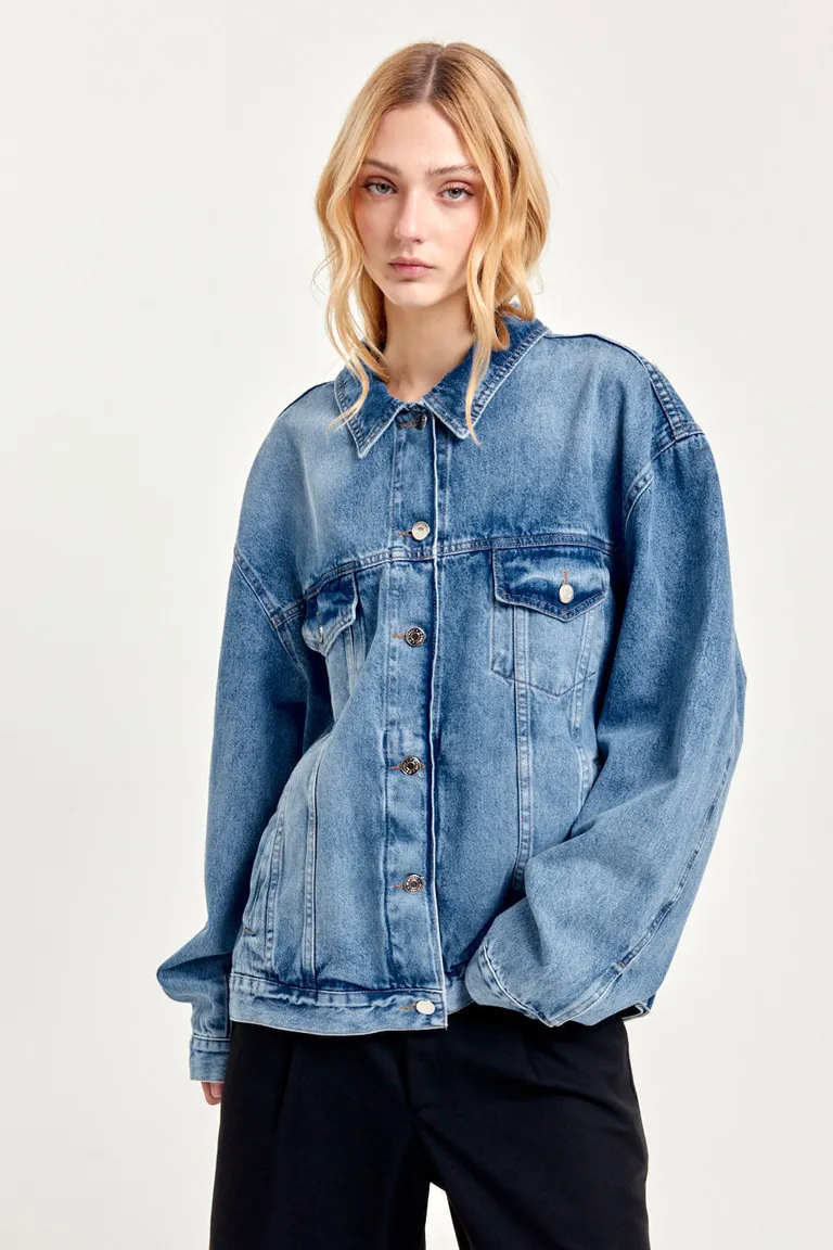 Campera de jean oversize con botones metálicos para un look casual y versátil de 47 Street en Chaquetas para argentina
