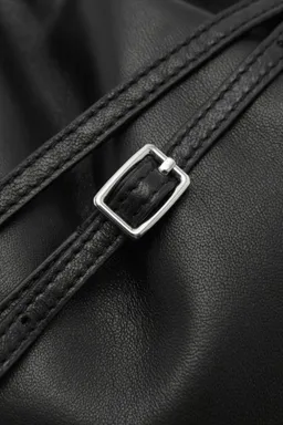 Bolso cuero estilo saco de Mango en Bolsos y Carteras para argentina