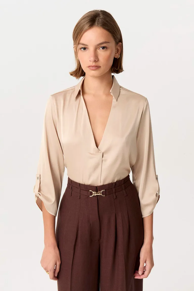 Blusa de seda de corte relajado con escote en V y cuello camisero de Markova en Blusas para argentina