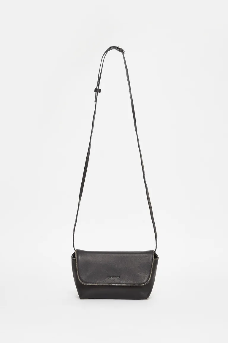 Cartera de cuero con logo grabado y correa ajustable de Ay Not Dead en Bolsos y Carteras para argentina