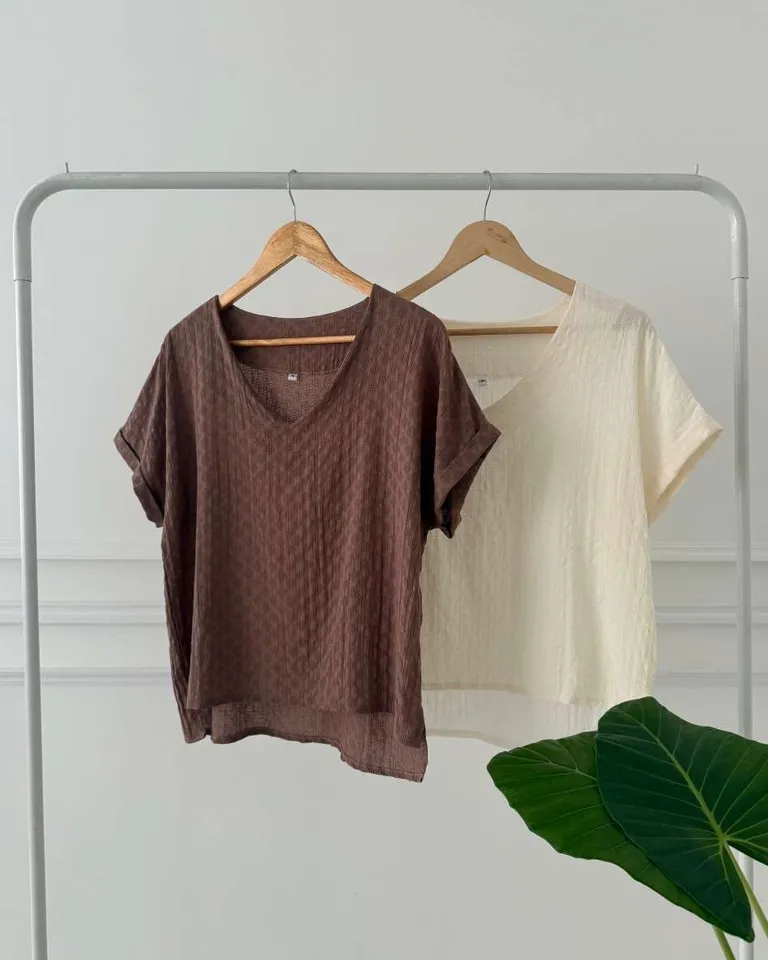 Blusa con escote en 'V' y tejido de rombos para un look femenino y sofisticado de Hesed en Blusas para argentina