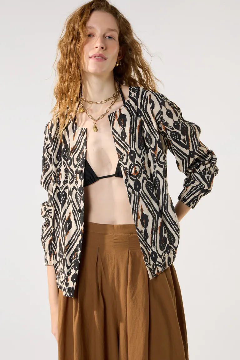 Campera con estampado llamativo y detalles prácticos para la mujer de Cuesta Blanca en Chaquetas para argentina