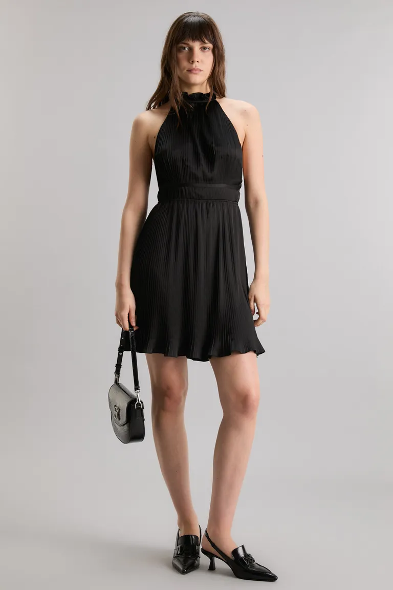 Vestido de satén plisado con escote halter y largo por encima de la cintura de Kosiuko en Vestidos para argentina