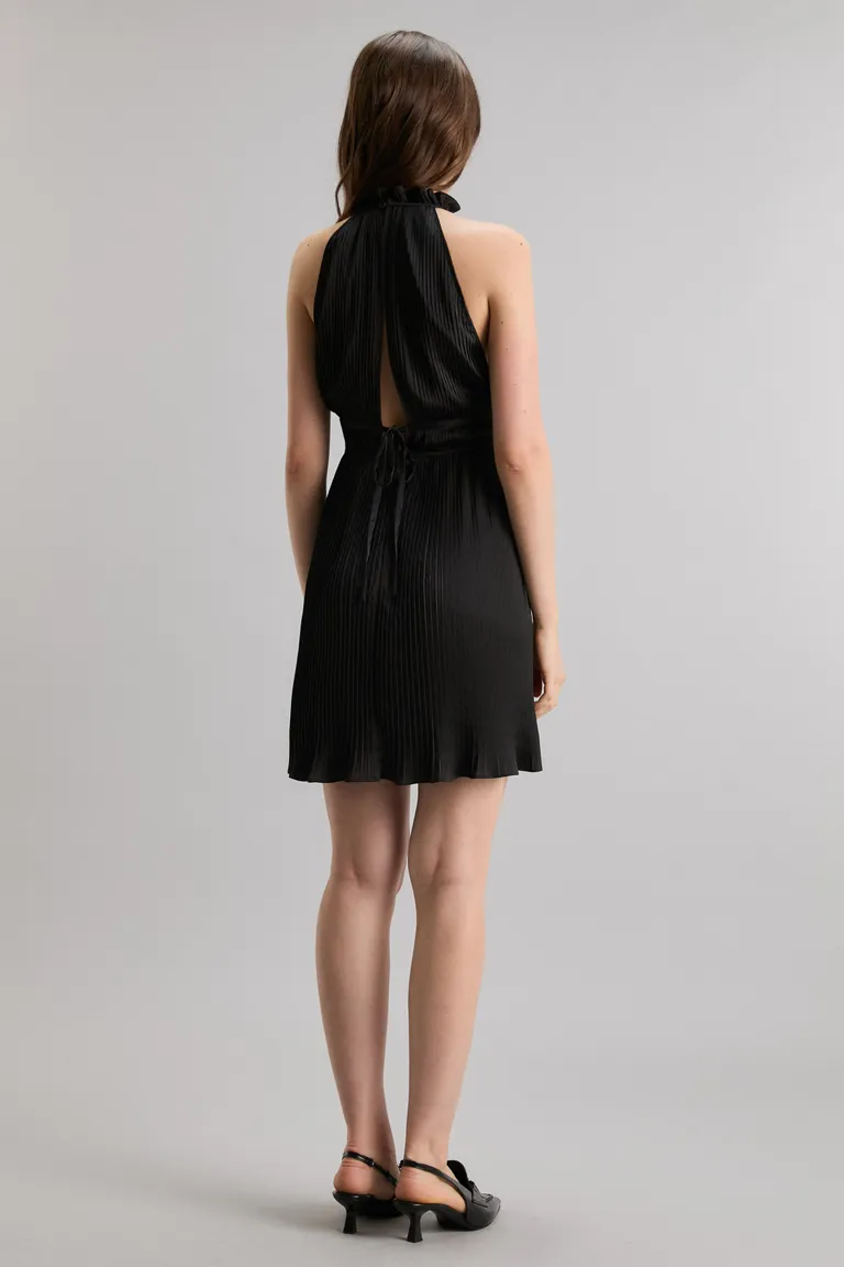 Vestido de satén plisado con escote halter y largo por encima de la cintura de Kosiuko en Vestidos para argentina