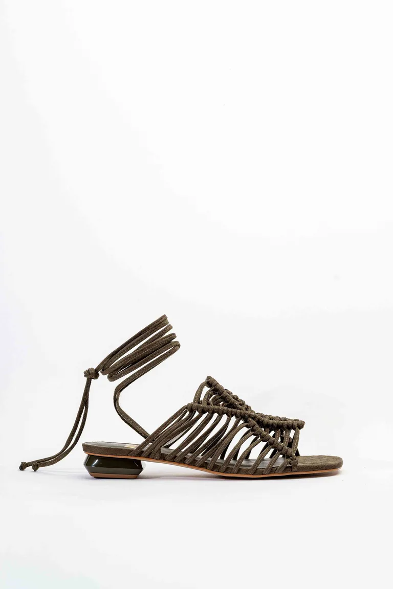 Sandalias negras de estilo romano con tiras entrecruzadas y taco fantasía de 2,5 cm de Mishka en Sandalias para argentina