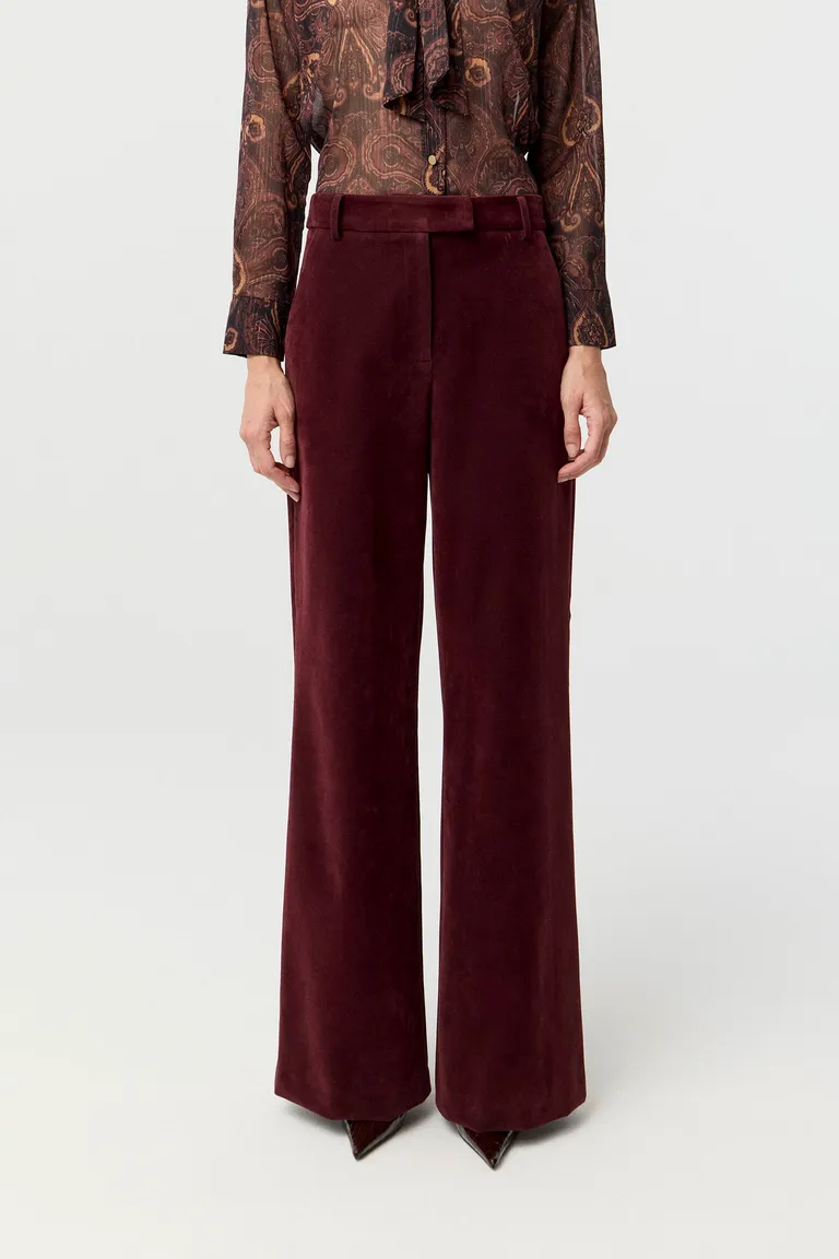 Pantalón de mujer tiro alto con pierna ancha y bolsillos frontales de Markova en Pantalones para argentina