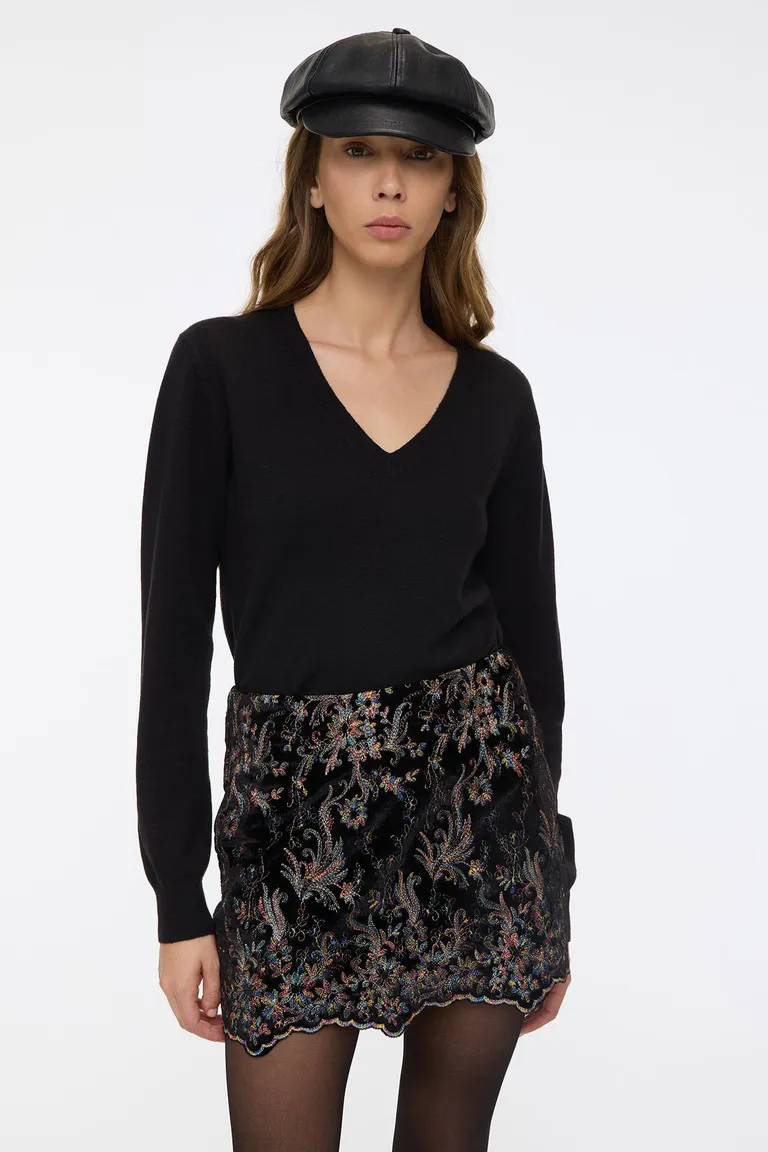 Falda corta de tiro medio con bordado detallado y cierre lateral invisible de Cuesta Blanca en Faldas para argentina