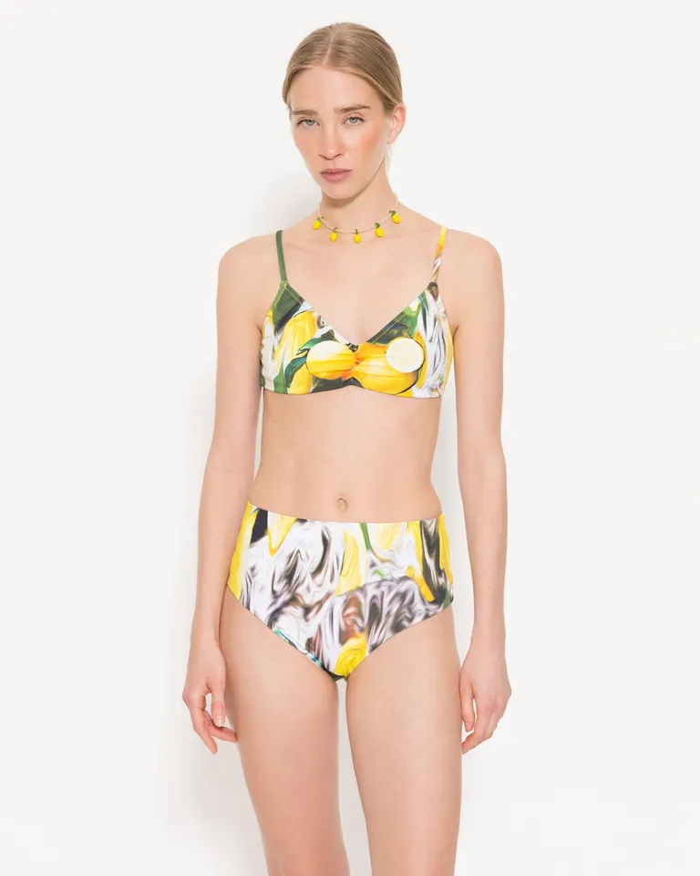 Bikini de dos piezas con estampado de limones para un look de verano moderno y femenino de Jazmin Chebar en Swimwear y Beachwear para argentina