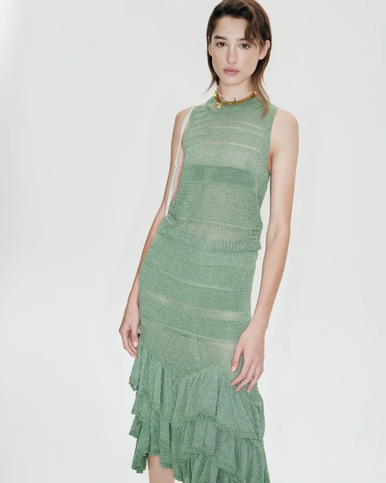 Top de diseño elegante y versátil para resaltar tu belleza de Jazmin Chebar en Tops para argentina