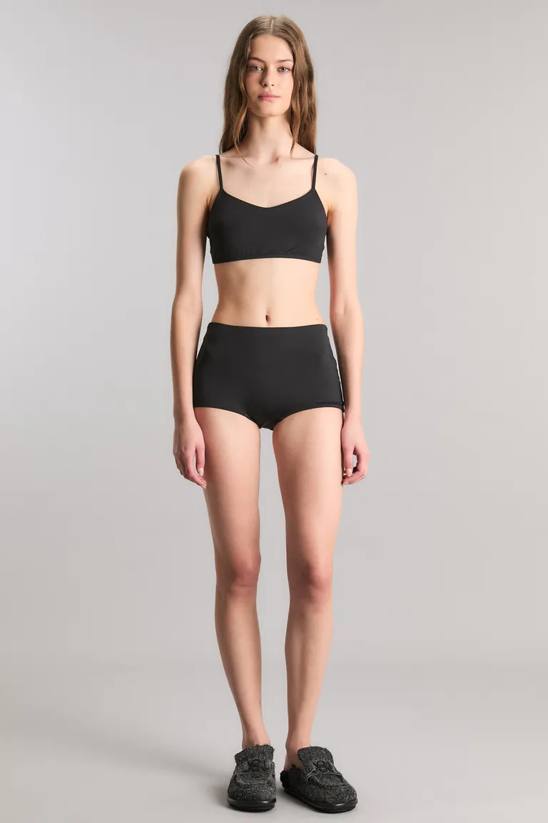 Culotte tiro alto slim fit con diseño minimalista y acabado suave de Kosiuko en Ropa Interior y Medias para argentina