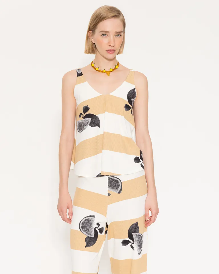 Top estampado de diseño exclusivo, elegante y cómodo para lucir un estilo único de Jazmin Chebar en Tops para argentina