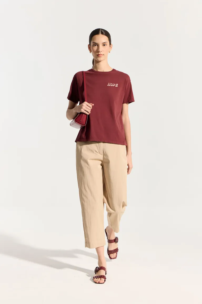 Remera de manga corta con estampado estilo stencil en tonos rojos de Portsaid en Remeras para argentina