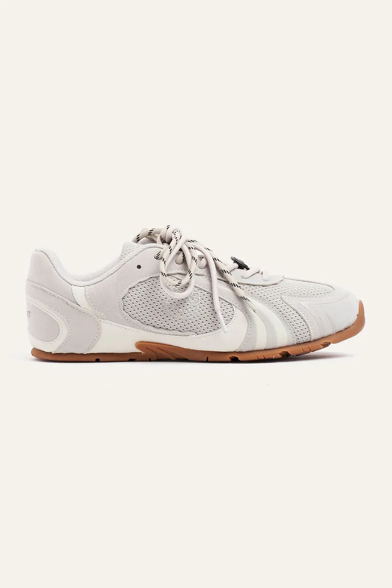 Zapatillas urbanas de diseño moderno con cordones y apliques decorativos removibles en el empeine de 47 Street en Zapatillas para argentina