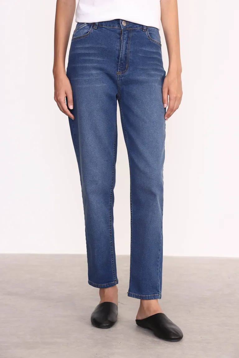 Pantalones de mezclilla de corte relajado y estilo moderno de Yagmour en Pantalones para argentina