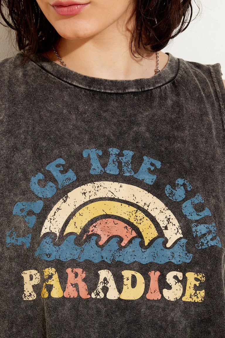 Musculosa de corte holgado con estampa central y terminaciones al corte de Cuesta Blanca en Tops para argentina