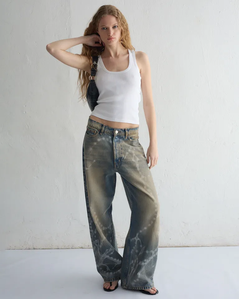 Pantalones de denim de corte ancho con estampado aéreo en tonos azules de Ay Not Dead en Pantalones para argentina