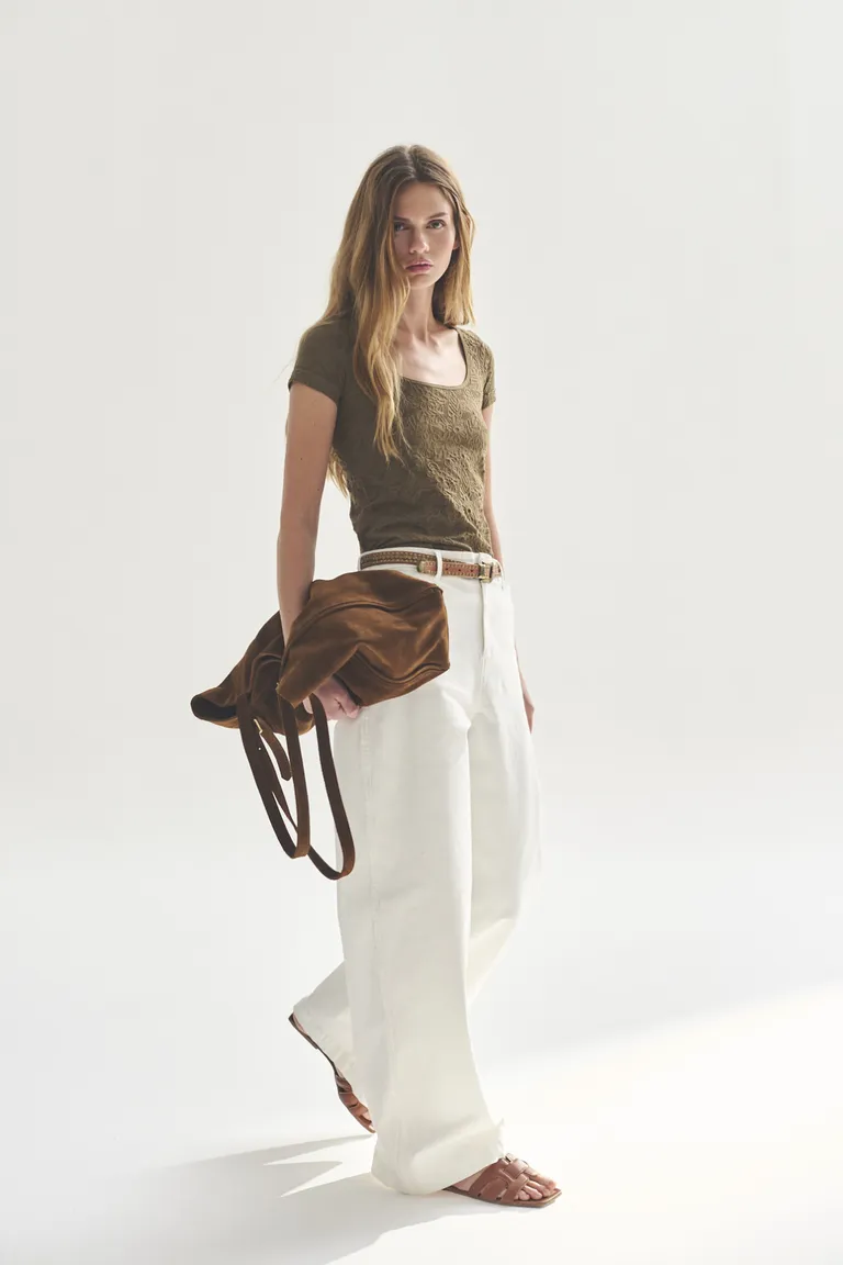 Remera de manga corta en color blanco para mujer de Akiabara en Remeras para argentina