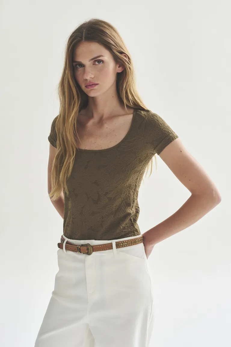 Remera de manga corta en color blanco para mujer de Akiabara en Remeras para argentina