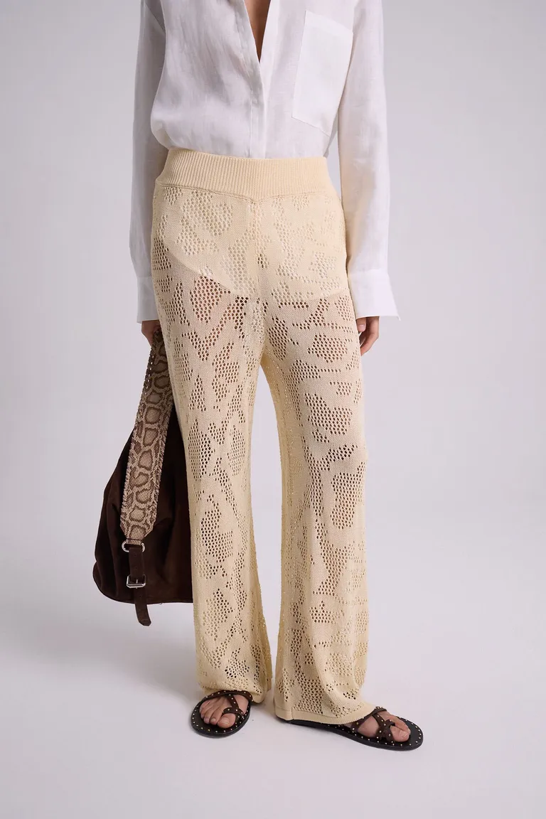 Pantalón tejido con diseño texturizado y patrón artesanal de punto de Maria Cher en Pantalones para argentina