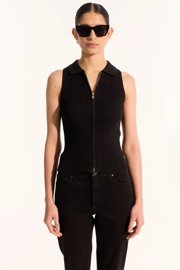 Elegante chaleco sin mangas con cierre frontal doble para un estilo sofisticado de Portsaid en Buzos y Sweaters para argentina