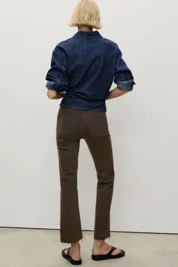 Jean flare crop bolsillos de Mango en Pantalones para argentina