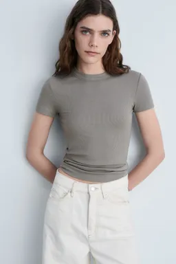 Remera entallada manga corta de Mango en Remeras para argentina