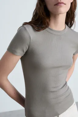 Remera entallada manga corta de Mango en Remeras para argentina