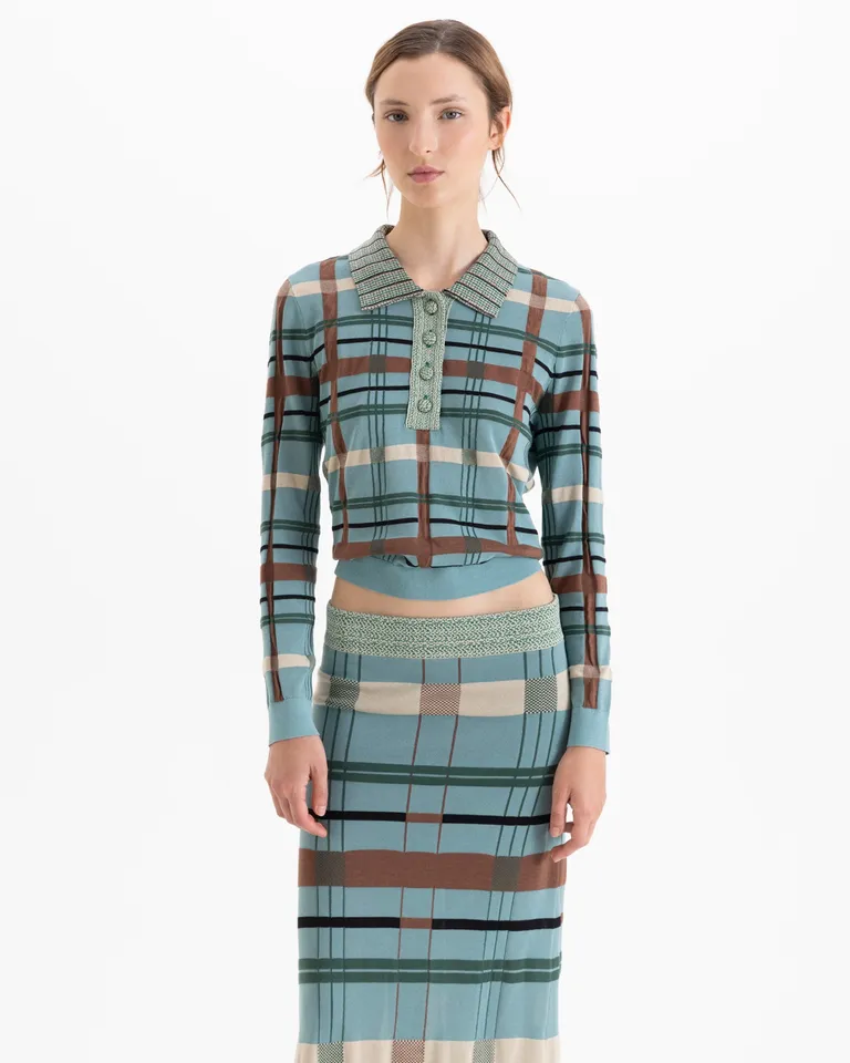 Top tejido de manga larga con cuello polo, cartera de botones y diseño a cuadros de Jazmin Chebar en Tops para argentina