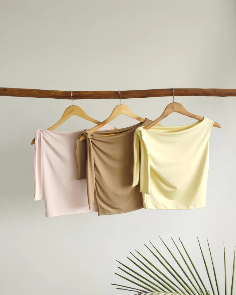 Top de microfibra beige con lazo en la espalda de Lemmon en Tops para argentina