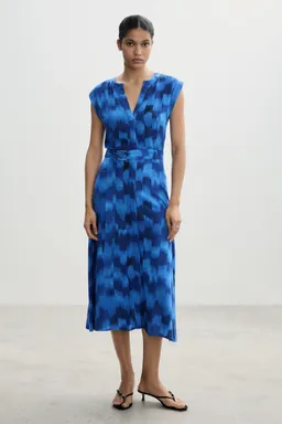 Vestido estampado con cinturón de Mango en Vestidos para argentina