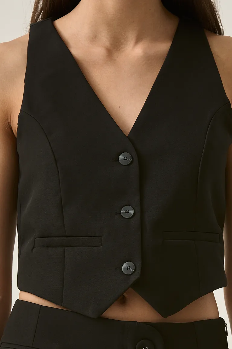 Chaleco negro de diseño entallado con escote en V y botones al frente de Sweet en Chalecos para argentina