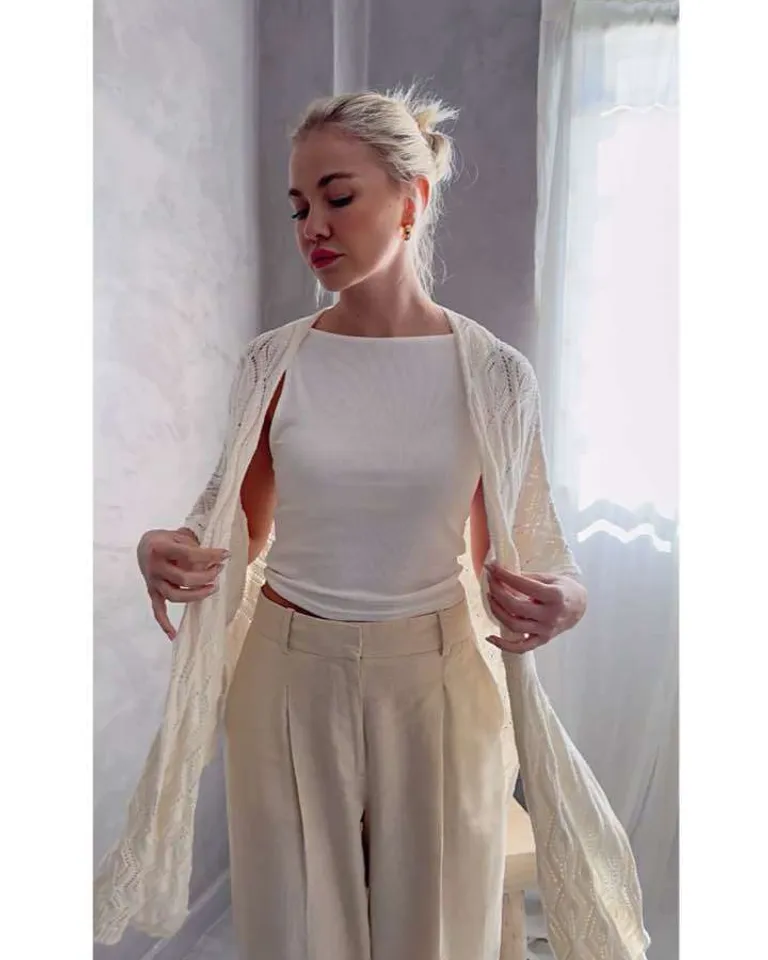 Poncho tramado con diseño de hojas, prenda elegante y versátil para mujeres de Hesed en Capas y Ponchos para argentina