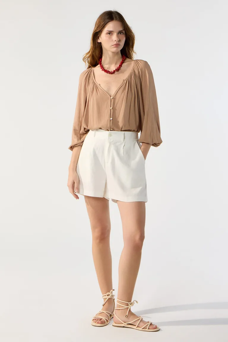 Shorts de lino blanco con pinzas y bolsillos para mujer de Cuesta Blanca en Shorts para argentina