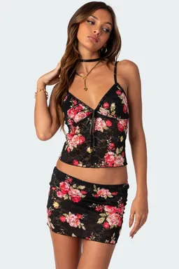Musculosa encaje transparente portofino de Edikted en Tops para argentina