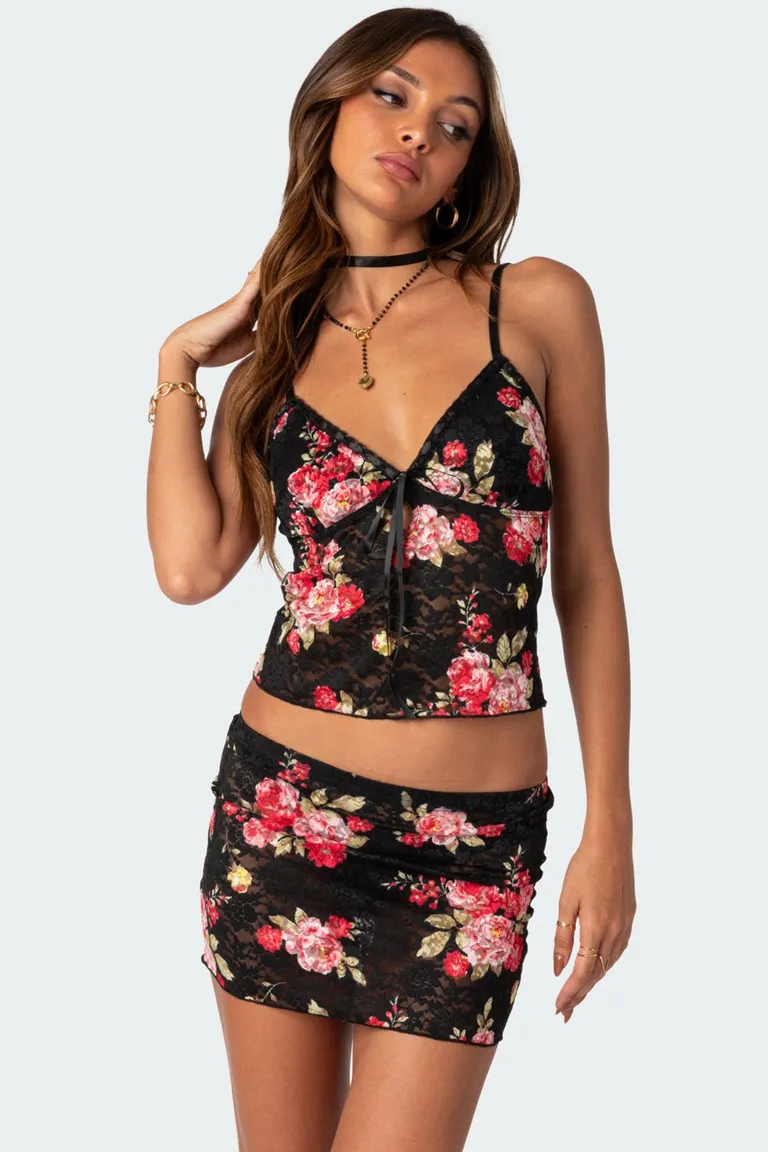 Musculosa encaje transparente portofino de Edikted en Tops para argentina