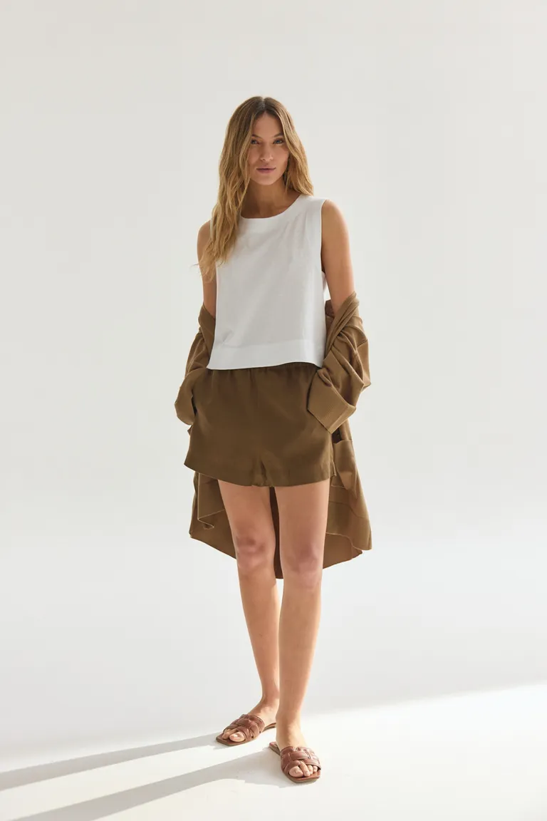 Remera básica de estilo casual y elegante para mujer de Akiabara en Remeras para argentina