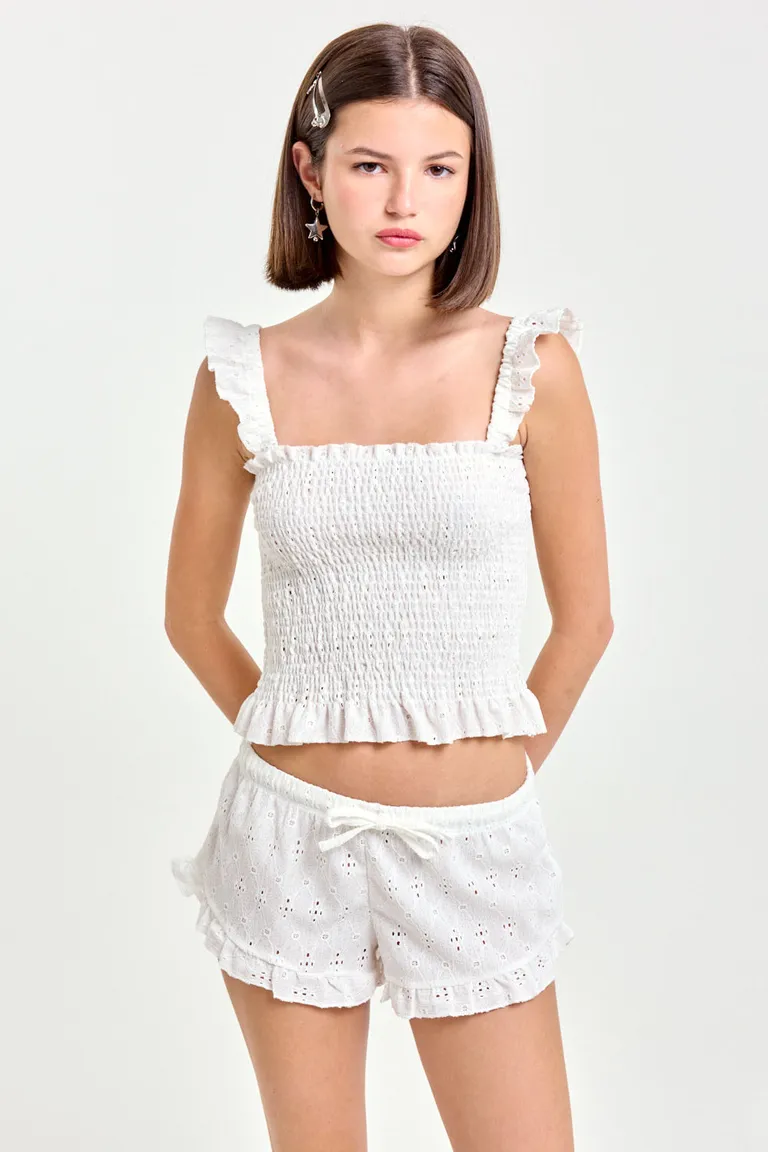 Shorts blancos con volados en el ruedo y cintura elastizada de 47 Street en Shorts para argentina