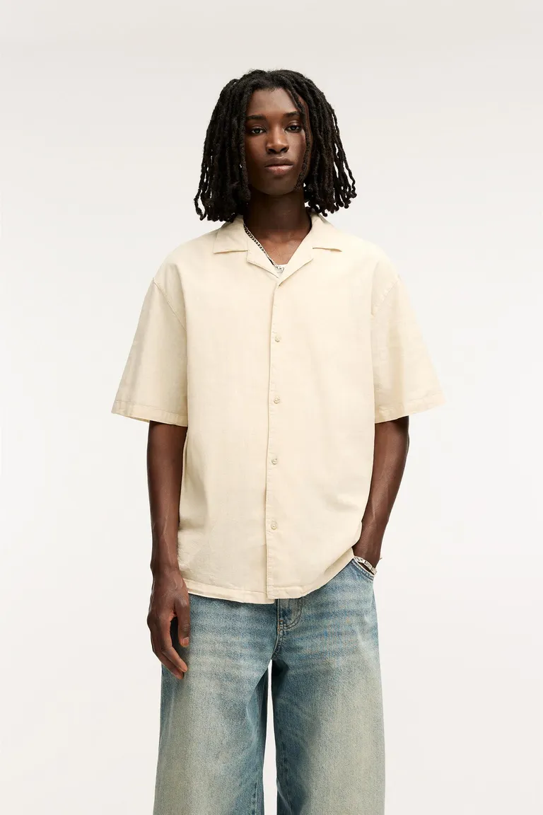Camisa básica lino corta de Pull&Bear en Camisas para argentina