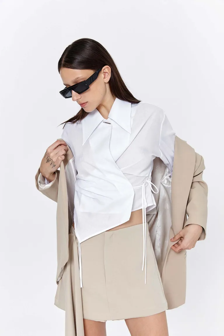 Falda pantalón corta en crepe con cinturón desmontable de Naíma en Faldas para argentina