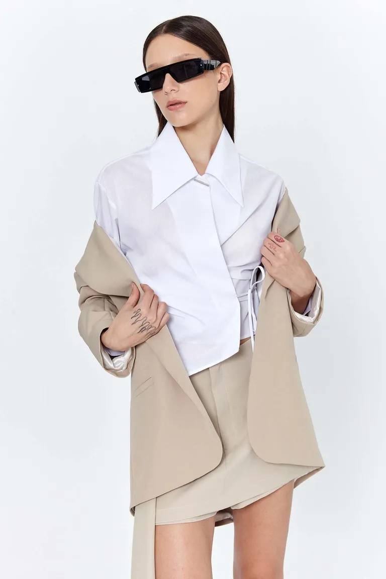 Falda pantalón corta en crepe con cinturón desmontable de Naíma en Faldas para argentina