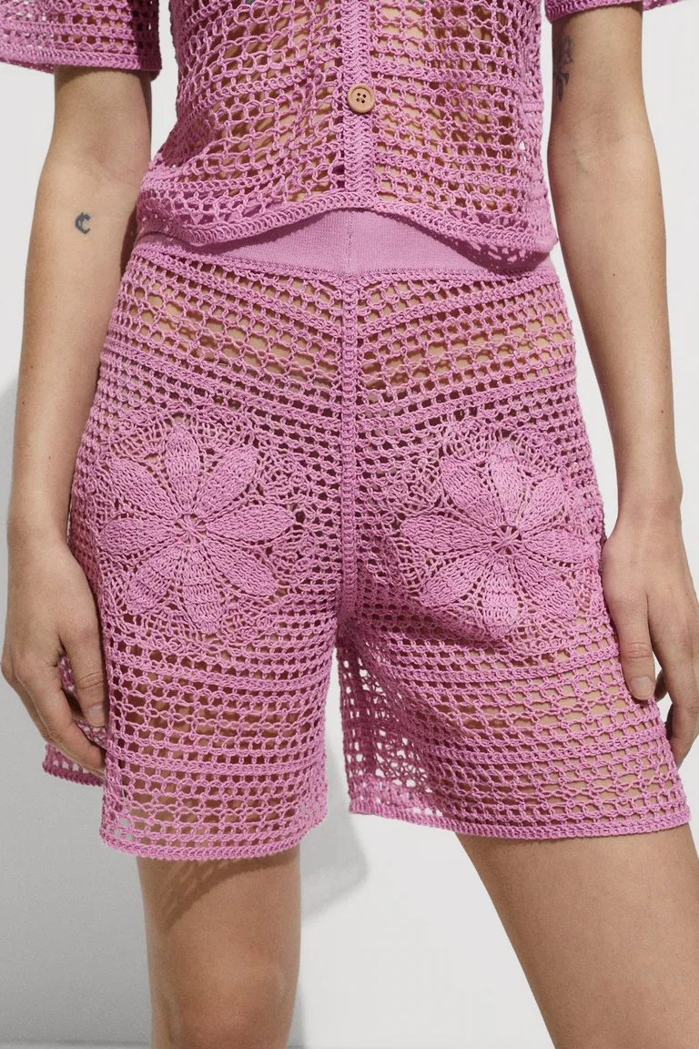 Shorts crochet con flores de Mango en Shorts para argentina