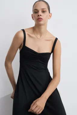 Vestido evasé con tirantes de Mango en Vestidos para argentina